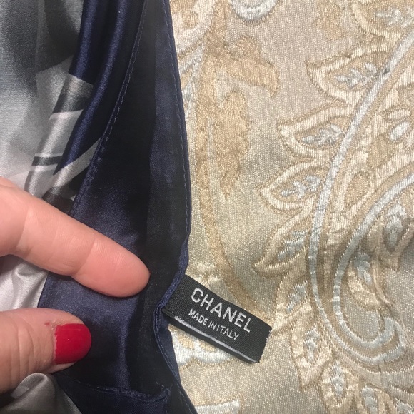 Scarf - Picture 1 of 3